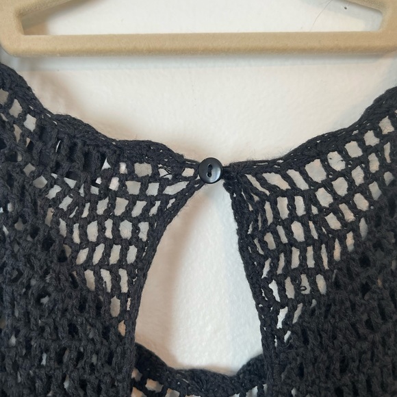 Volcom black cropped crochet tank top with cutout detail on back | size L - Picture 5 of 7